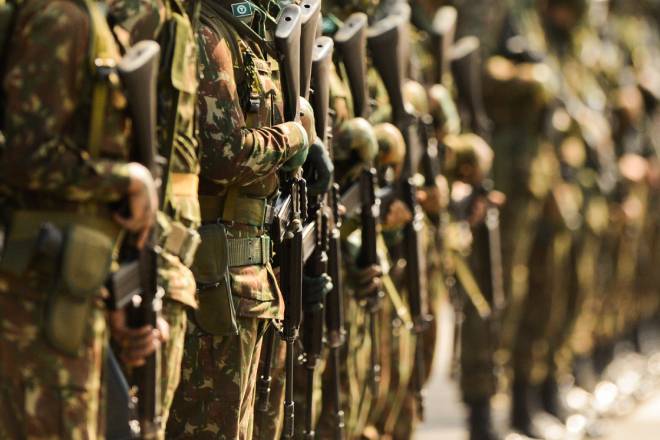 Jornal da Unesp | Presença de grupos LGBT no exército brasileiro ainda enfrenta resistências, sugere pesquisa