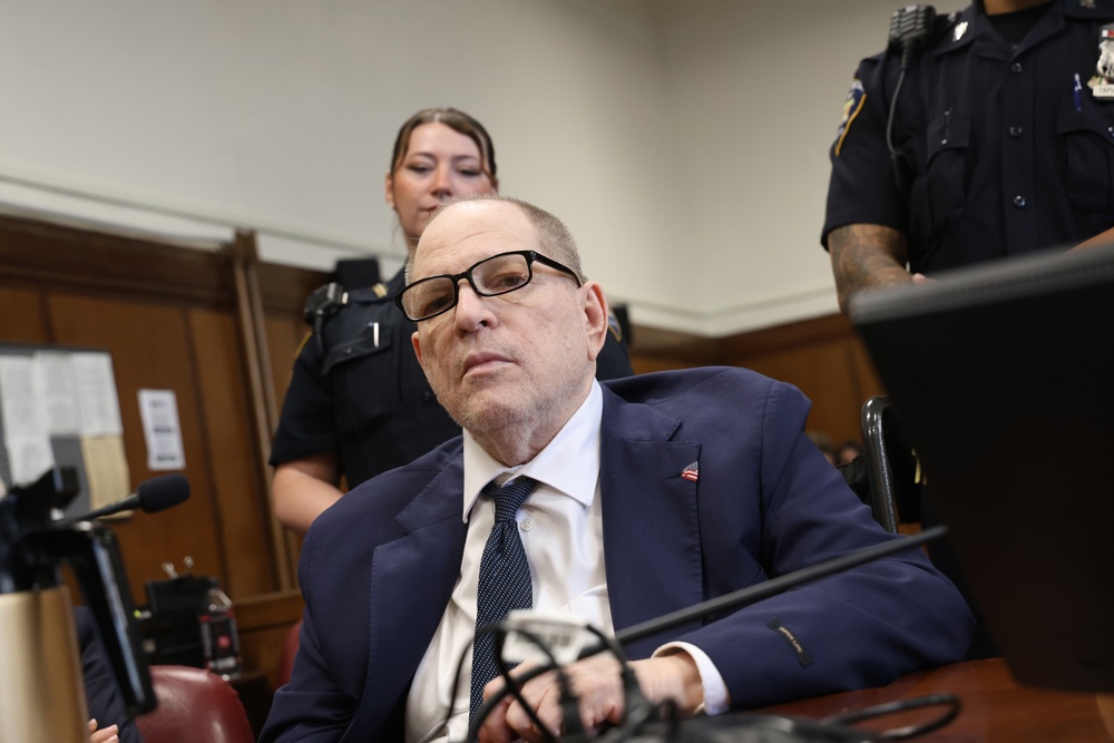 Juiz anula julgamento por estupro contra Harvey Weinstein