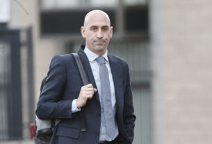 Justiça espanhola confirma multa contra Luis Rubiales por agressão sexual