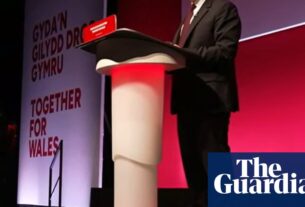 Keir Starmer acusa Nigel Farage de 'levar as pessoas por tolos' no País de Gales | Trabalho