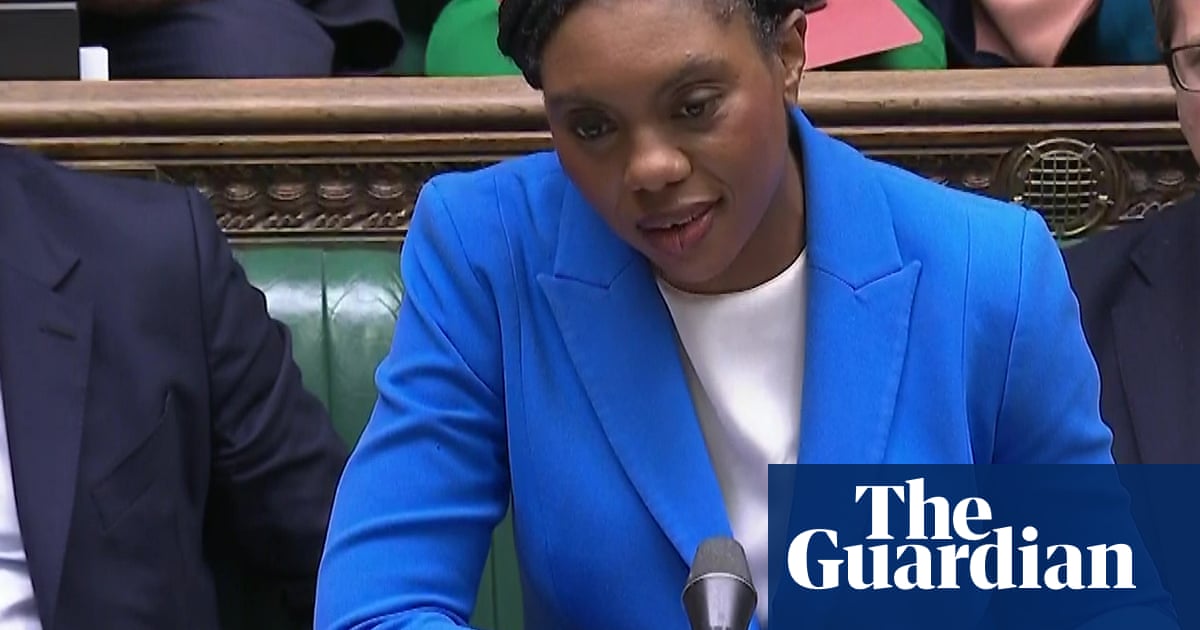 Kemi Badenoch diz que não fala com mulheres em burqas na cirurgia do distrito eleitoral | Kemi Badenoch