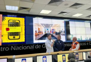 Carlos Baigorri, presidente da Anatel, Waldez Góes, ministro da Integração e do Desenvolvimento Regional, e Luiz Inácio Lula da Silva, presidente do Brasil