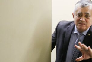 Líder do governo na Câmara propõe regular programa...