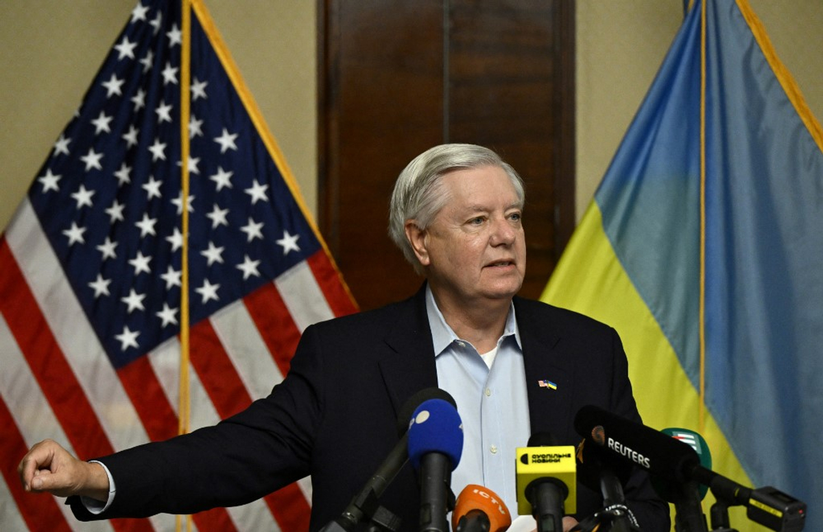 'Lindsey Graham é 100% contra a política externa do presidente Trump'