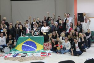 Livro lançado em Francisco Beltrão (PR) apresenta trabalhos com a juventude e projeta ações