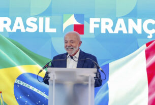 Lula cumpre últimos compromissos na França e retorna ao Brasil nesta segunda