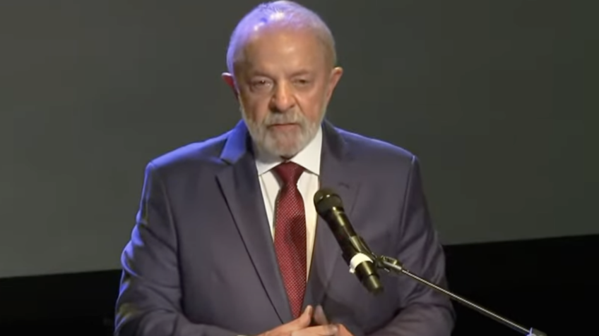 A fala do presidente Lula (foto) foi dada em cerimônia de homenagem com título Doutor Honoris Causa em Paris, França