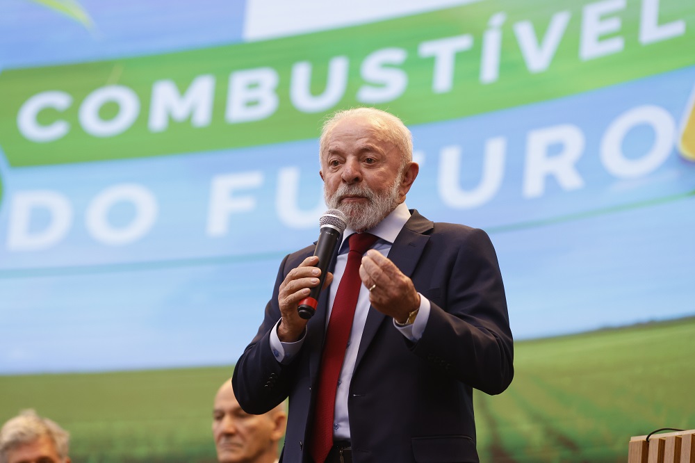 Lula diz que EUA não reconhecem safra de milho brasileira, assim como Santos Dumont na aviação