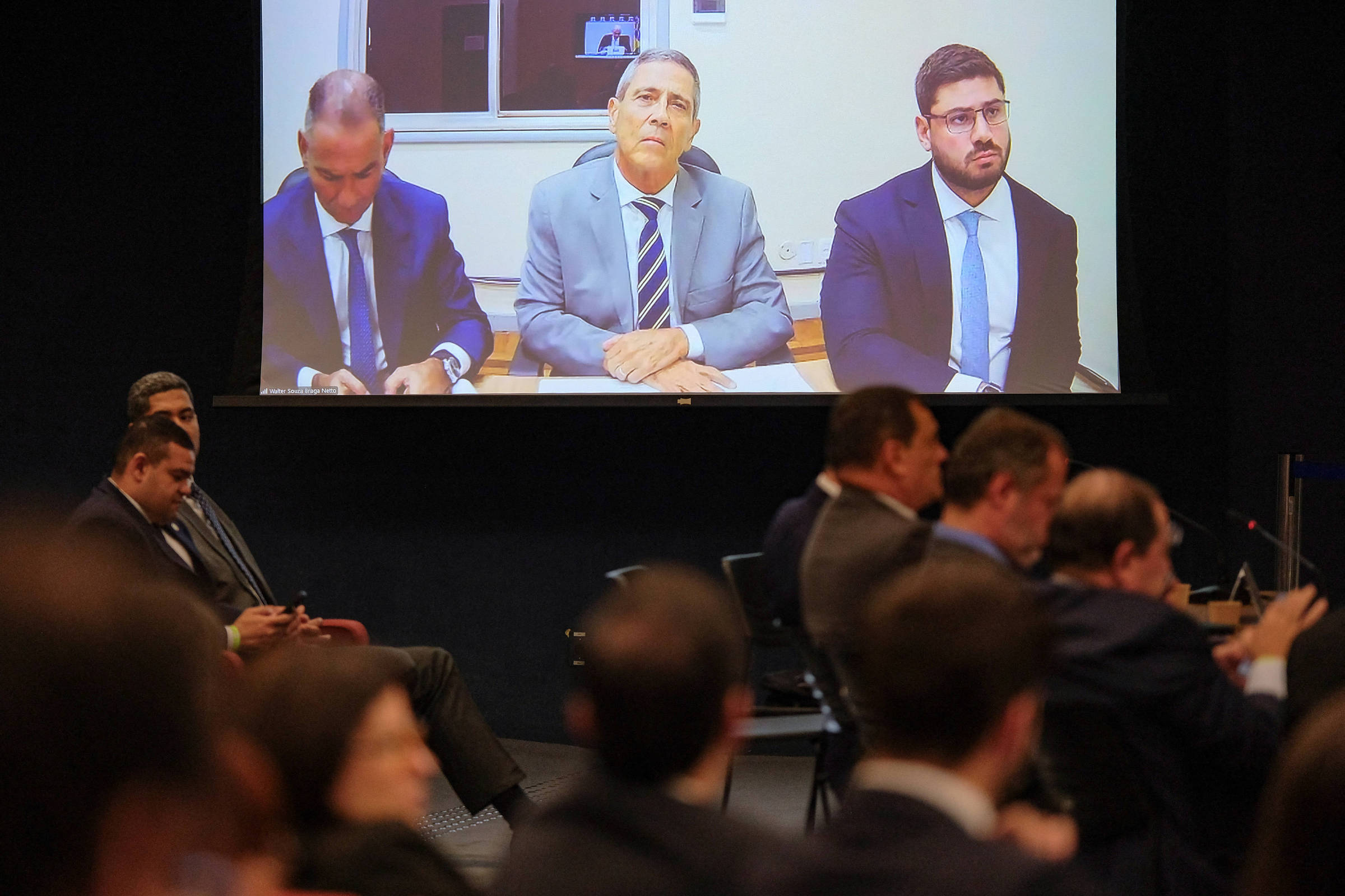 Mauro Cid fica sob pressão em acareação com Braga Netto - 23/06/2025 - Poder