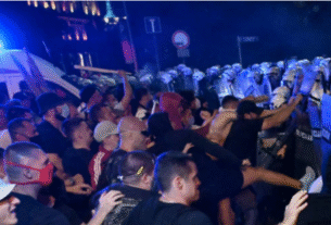 Milhares de manifestantes bloqueam estradas e exigem eleições antecipadas na Sérvia