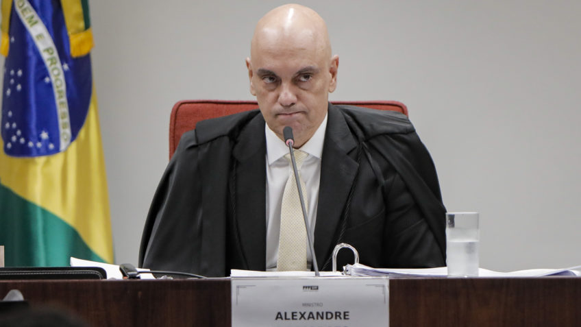 Moraes manda Meta fornecer dados de perfil atribuído a Mauro Cid