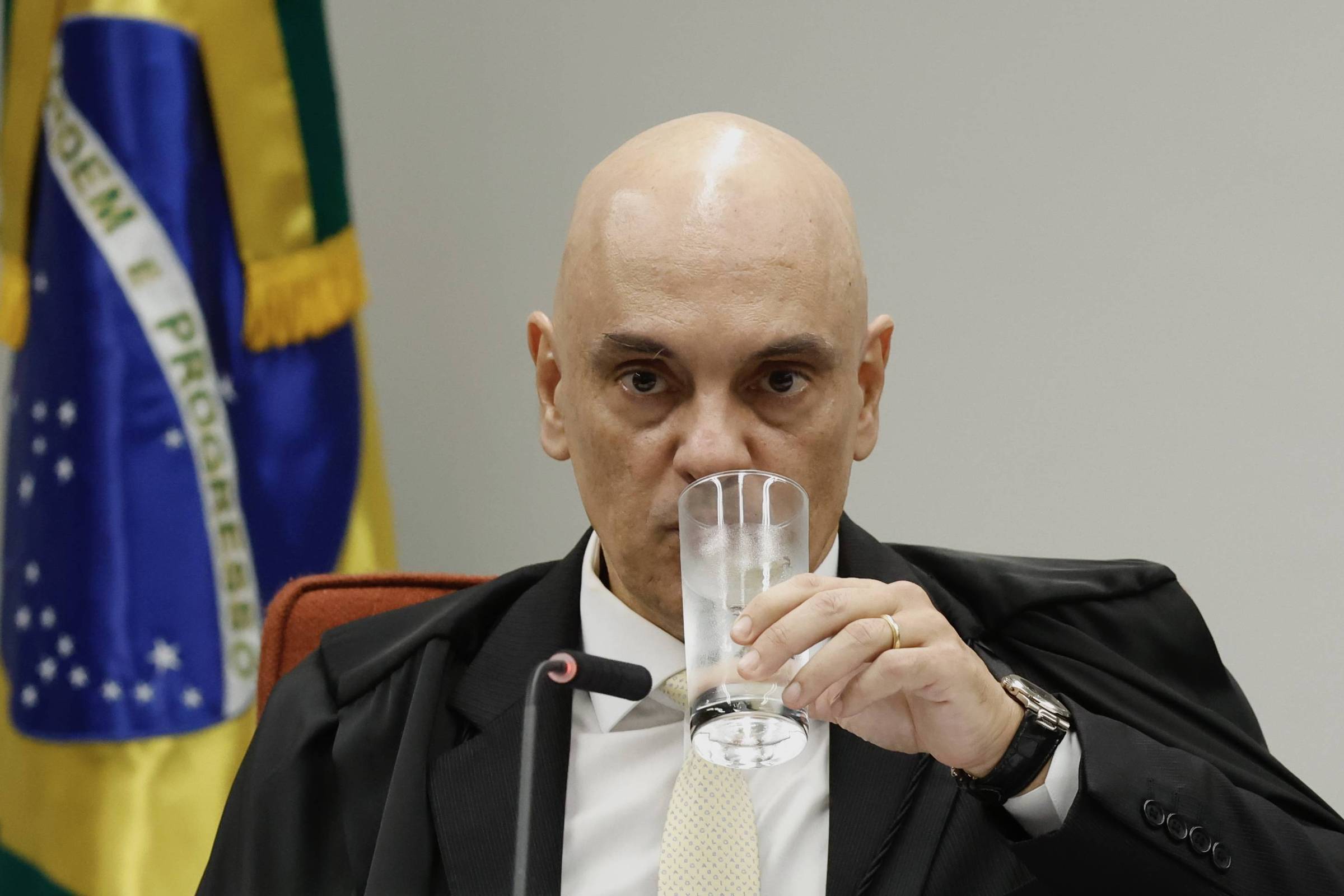 Moraes manda ouvir advogados ligados a Bolsonaro sobre Cid - 25/06/2025 - Poder