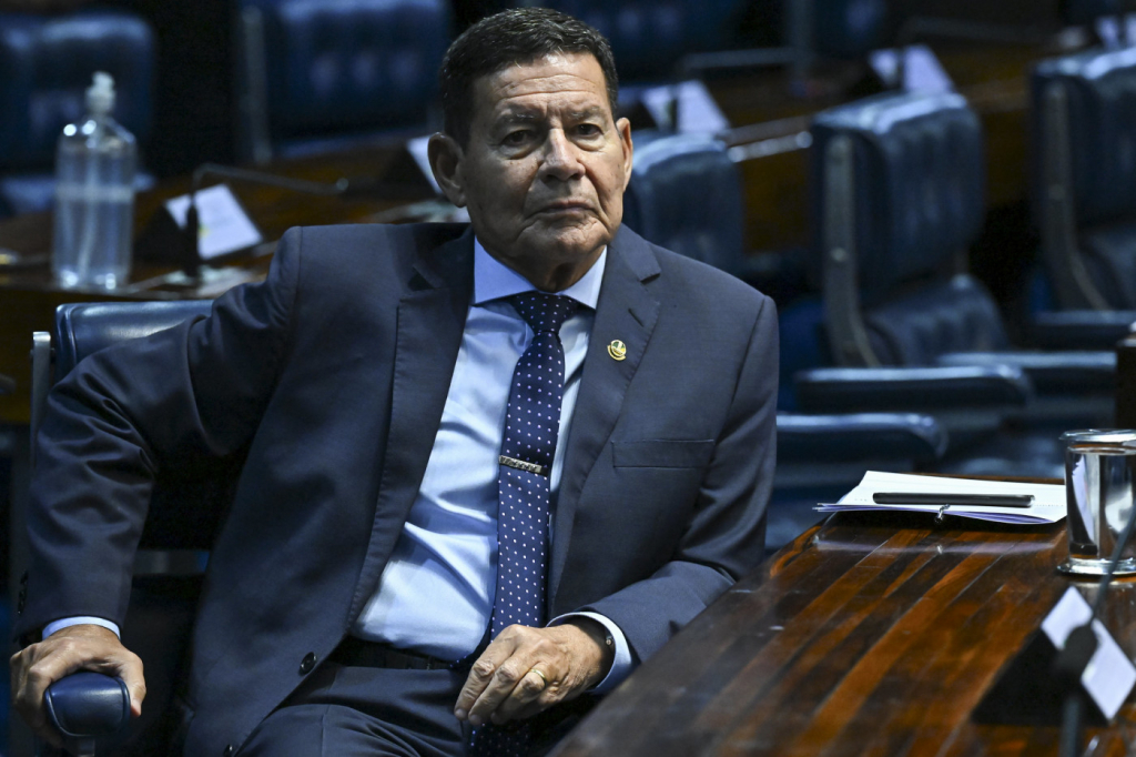 Mourão critica postura do governo Lula sobre guerra entre Israel e Irã: ‘Diplomacia seletiva’