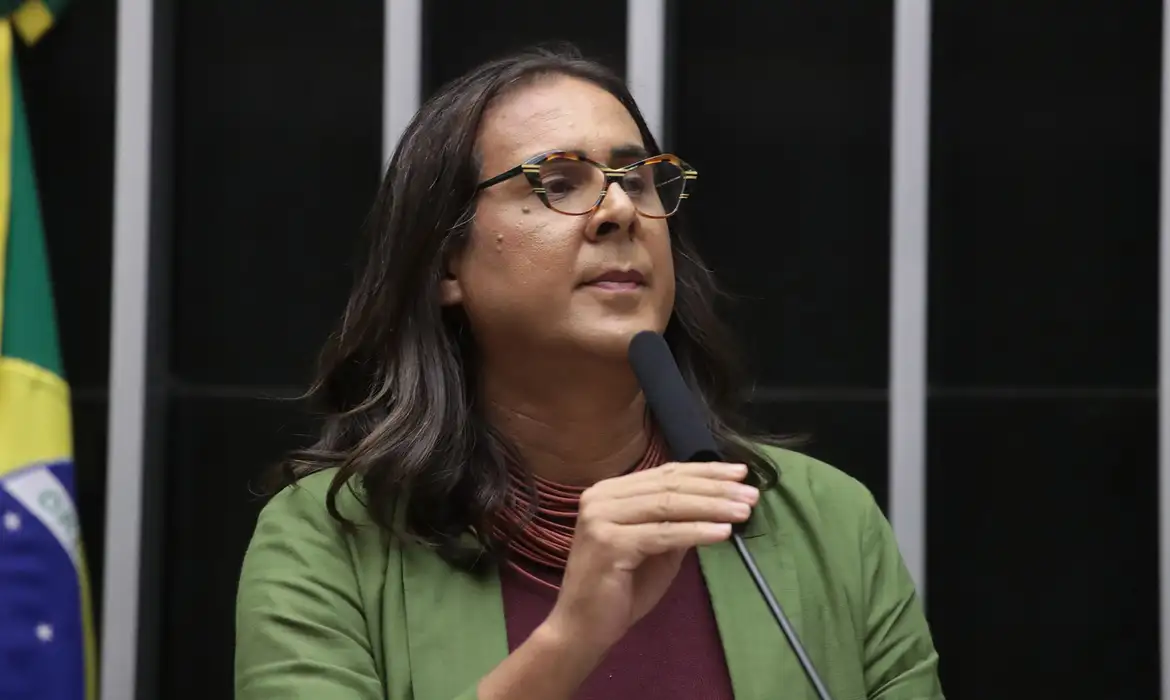 'O Congresso nunca aprovou uma lei para a população LGBT+', denuncia Duda Salabert