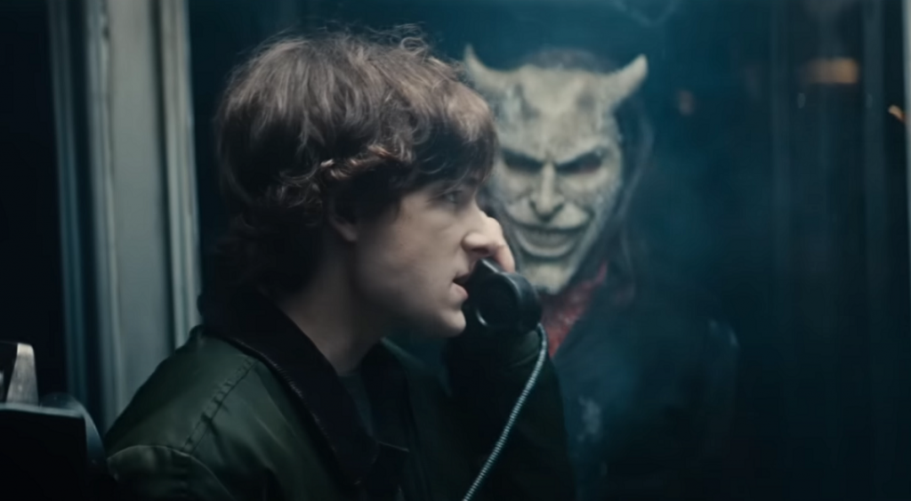 'O Telefone Preto 2' ganha trailer intenso com Ethan Hawke e Mason Thames; assista