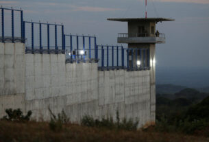 O Tribunal de Apelações faz uma pausa na decisão de ordenar o devido processo para venezuelanos deportados