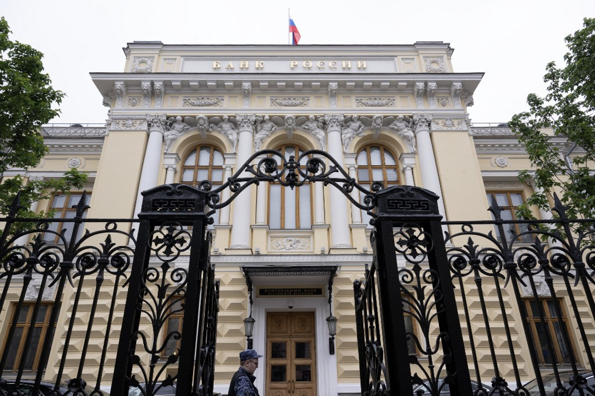 O banco central da Rússia reduz a taxa chave pela 1ª vez desde outubro de 2024