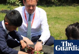 Os alunos da Inglaterra enfrentam o aprendizado perdido com as inundações e o calor extremo, o estudo encontra | Escolas