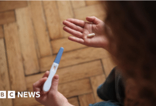 Os parlamentares votam para descriminalizar o aborto para mulheres na Inglaterra e no País de Gales