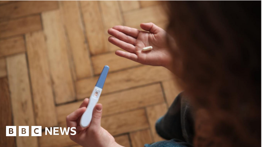 Os parlamentares votam para descriminalizar o aborto para mulheres na Inglaterra e no País de Gales