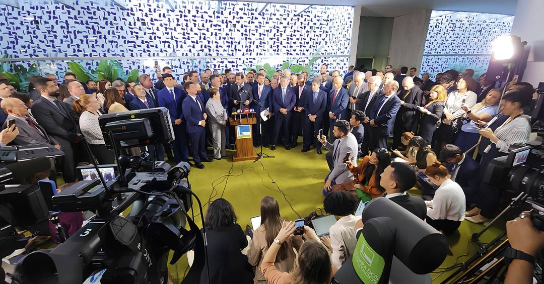 Partidos de centro com ministérios no governo sina...