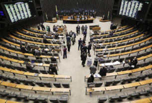 Psol ajuda Lula e contestará queda do IOF no Supremo
