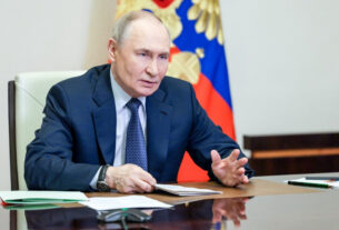 Putin agarrado ao status de 'superpotência' por suas pontas dos dedos