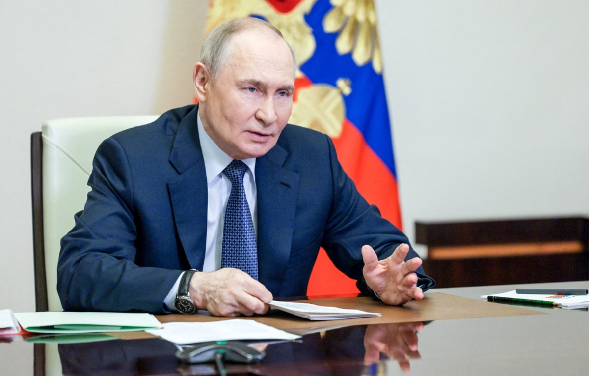 Putin agarrado ao status de 'superpotência' por suas pontas dos dedos