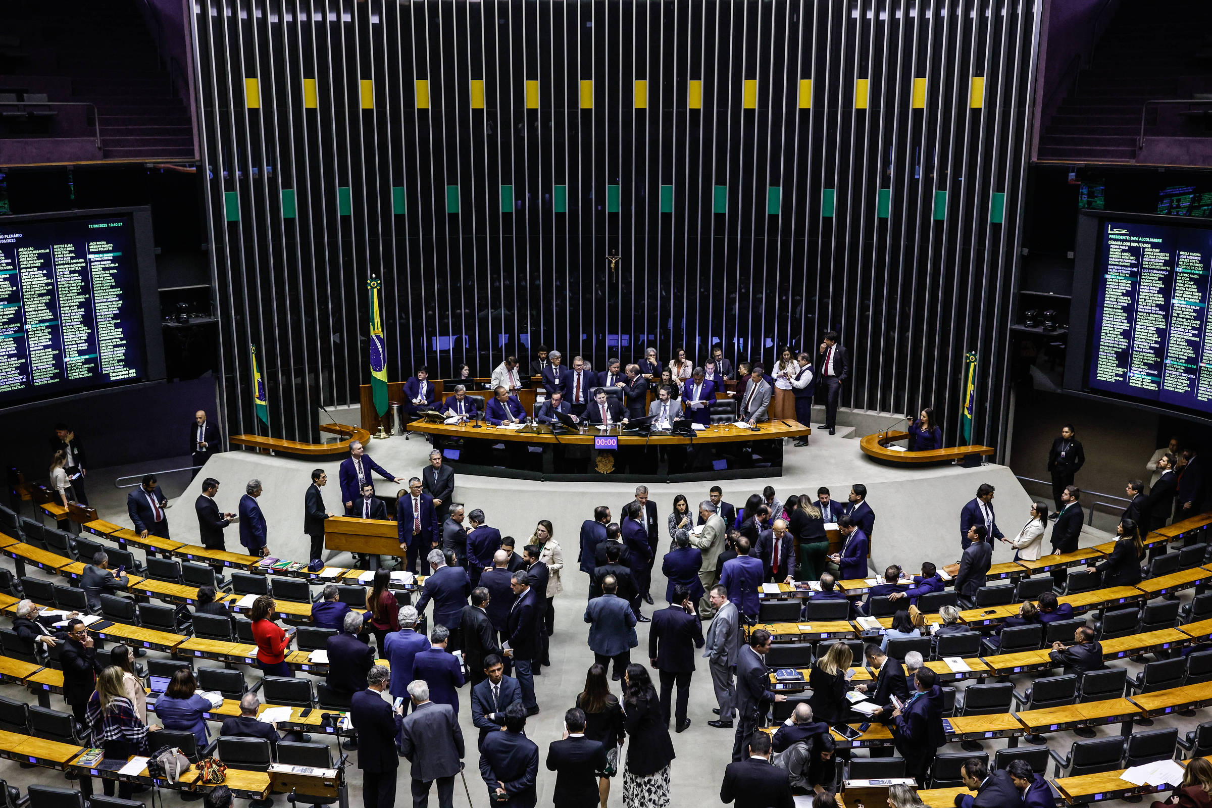 Quem responde pelo uso do dinheiro público? - 29/06/2025 - Lara Mesquita