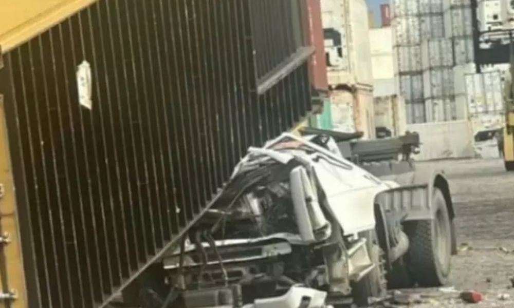Rajadas de vento causam queda de contêineres em Santos e caminhoneiro morre esmagado