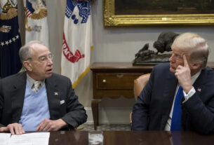 'Reagan se manteve firme' - os republicanos perdem a paciência com a 'gestão de escalação' de Trump