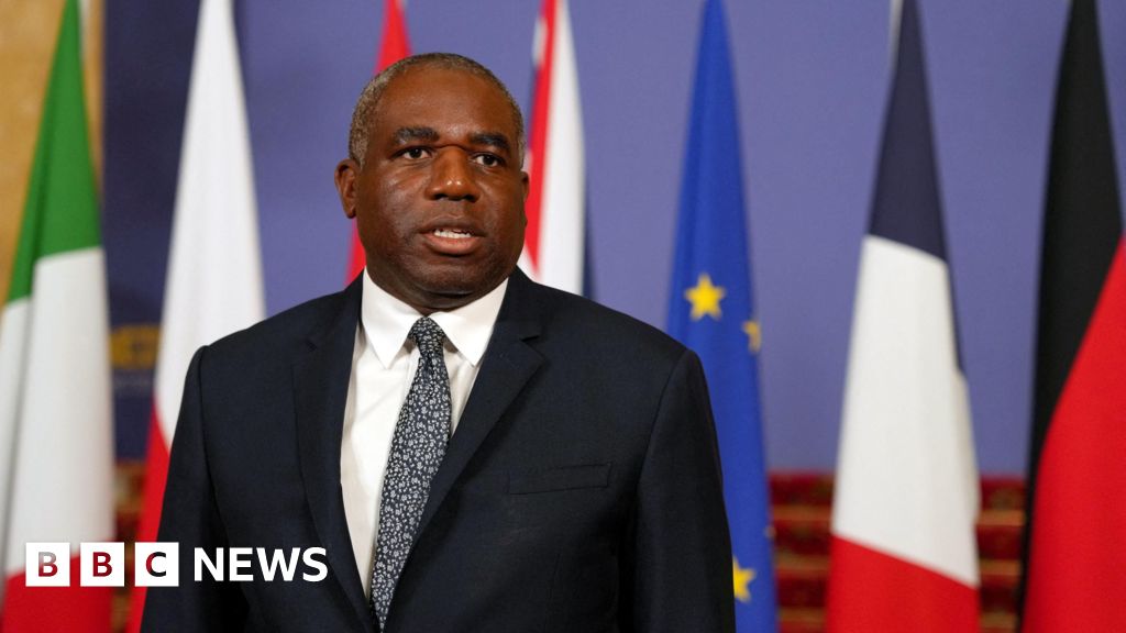 Reino Unido se preparando para os vôos fretados de Israel, diz David Lammy