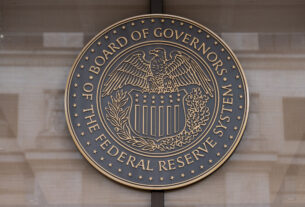 Relatório do Fed aponta moderação na inflação nos EUA, mas índices seguem elevados