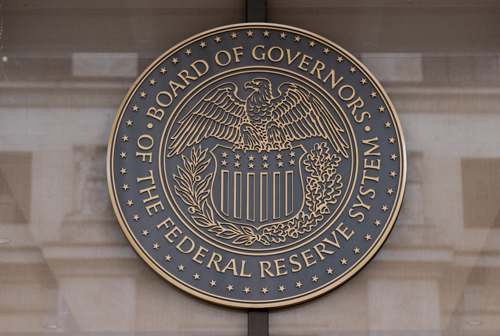 Relatório do Fed aponta moderação na inflação nos EUA, mas índices seguem elevados