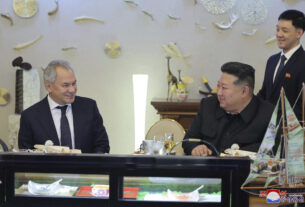 Shoigu da Rússia visita a Coréia do Norte para negociações com Kim Jong Un Un