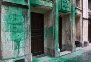 Sinagogas e Memorial do Holocausto são vandalizados em Paris