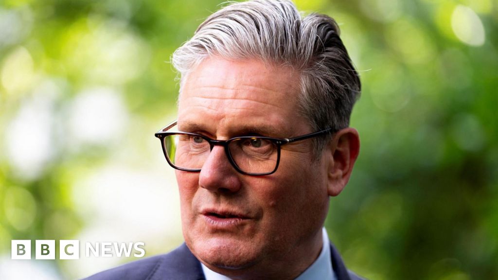 Sir Keir Starmer anuncia a investigação nacional sobre gangues de cuidados