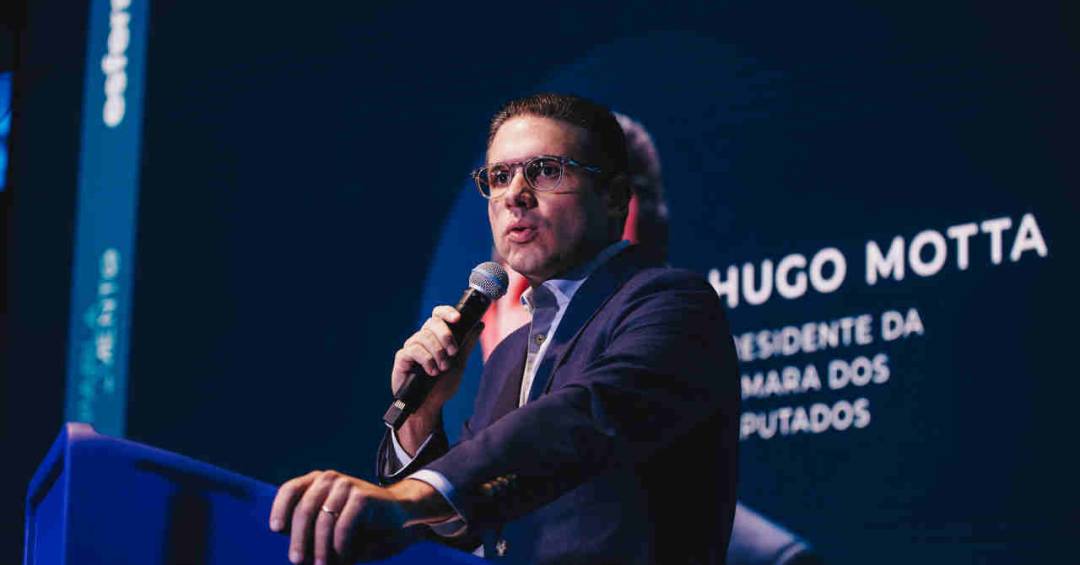 Sob pressão, Motta quer deputado de centro como re...