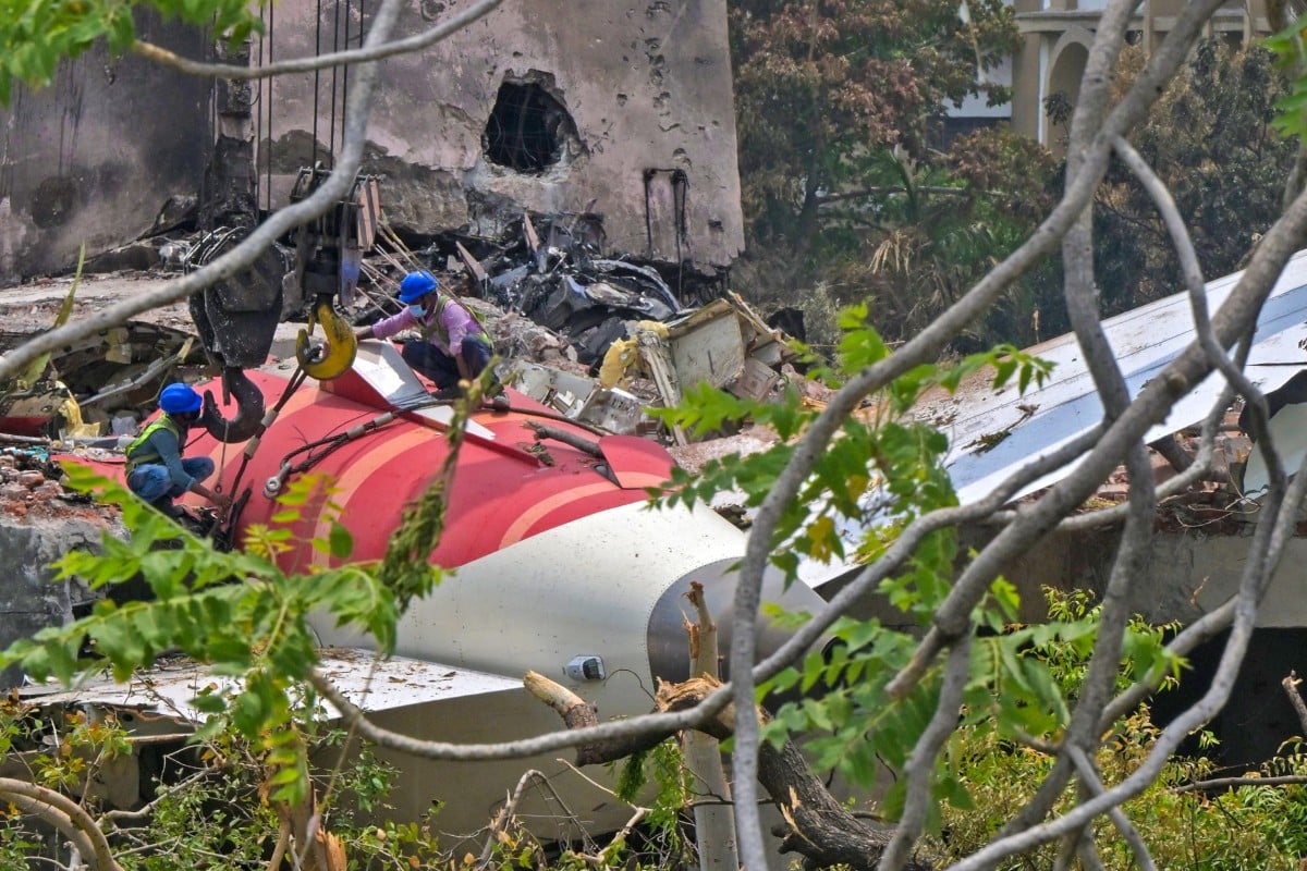 Sobe para 279 número de mortos em acidente de avião na Índia, o segundo mais mortal da história
