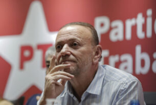 Reunião da corrente majoritária do Partido dos Trabalhadores (PT) apoiam o candidato à presidência do partido, Edinho Silva fez que fez movimentos recentes para pacificar as desavenças internas na corrente majoritária da sigla e unificar o grupo em torno de seu nome na disputa partidária. Na “Carta aos petistas”, o ex-prefeito de Araraquara (SP) mudou de tom e defendeu que o PT participe de “alianças políticas amplas”, mas com a manutenção da “identidade e do protagonismo” do partido.