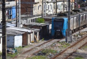 via férrea no Rio tem tráfico em estações, áreas de desova de carros e barracos perto dos trilhos