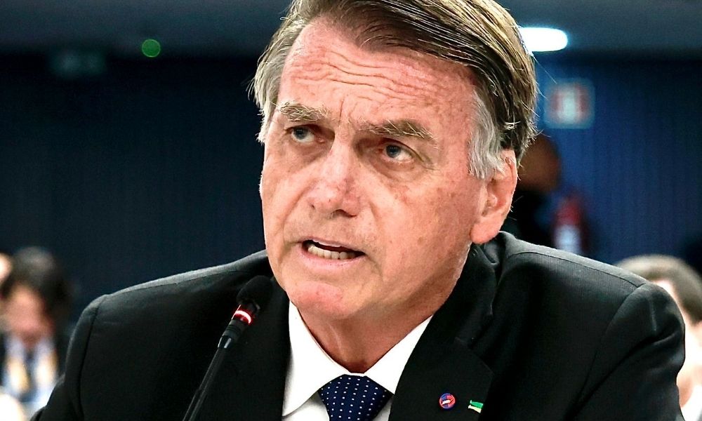 ‘Não ia me submeter’: Bolsonaro explica por que se recusou a passar faixa presidencial a Lula