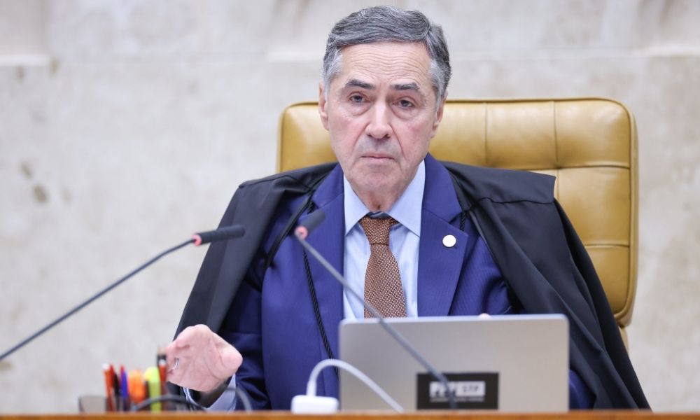 ‘STF não está legislando nem regulando em caráter definitivo as plataformas digitais’, diz Barroso