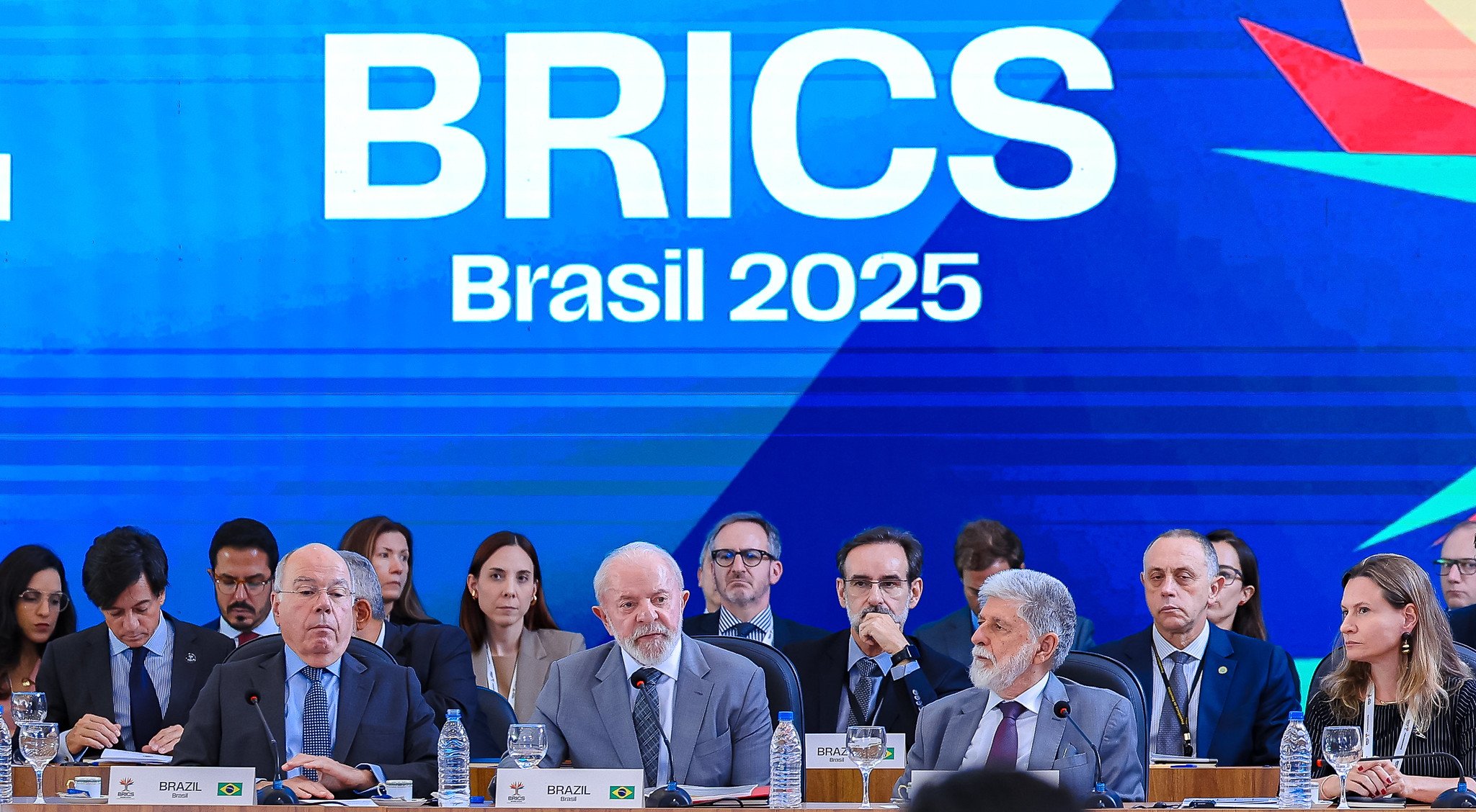 100% de taxação? Entenda o que está em jogo após ameaça dos EUA contra países do Brics
