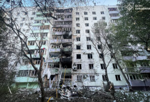 A Rússia lança ataques noturnos na Ucrânia, matando quatro em Chernivtsi