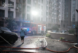 A Rússia libra Ucrânia com enorme greve noturna - um morto, Kiev sufocado por fumaça, estação de metrô atingida