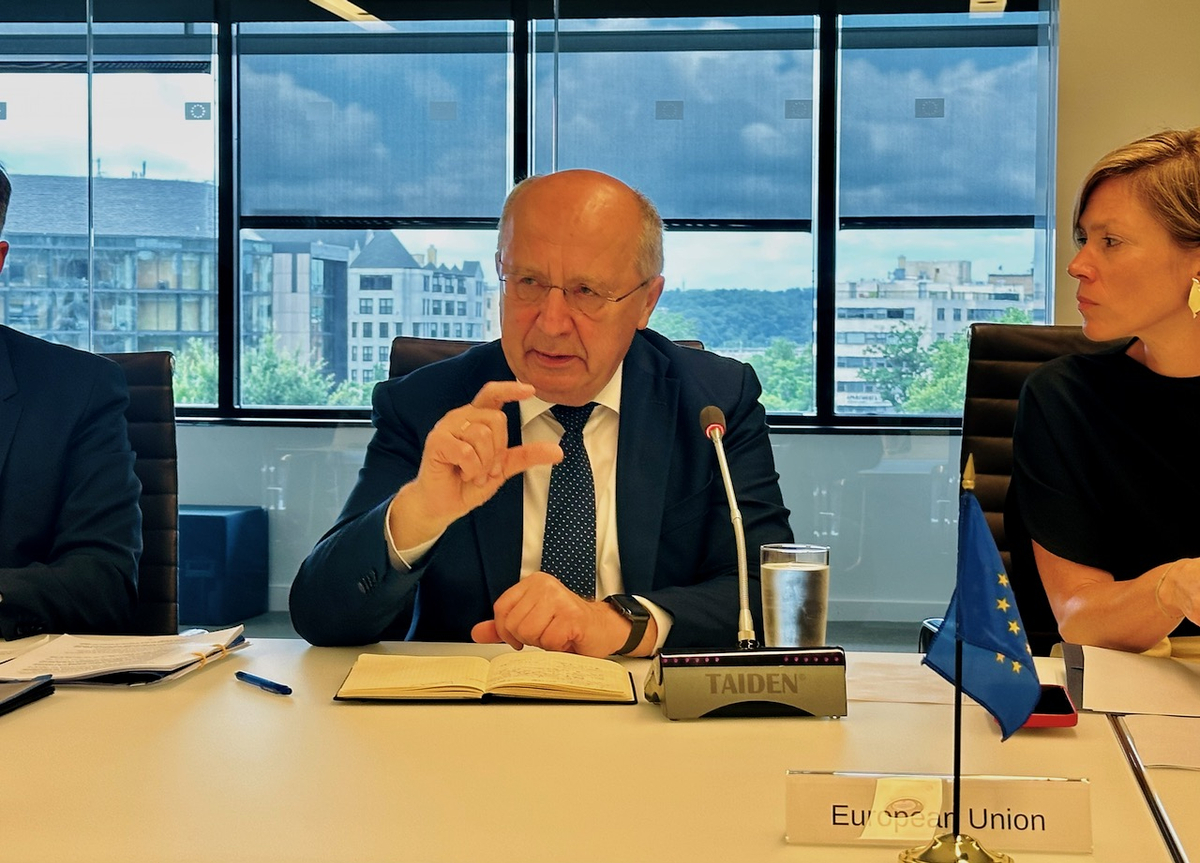 A chave do exército 'testada por batalha' da Ucrânia para a segurança européia, diz o chefe de defesa da UE