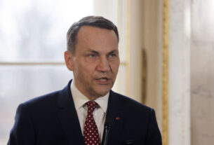 'A guerra de Putin está se aproximando de nossas fronteiras,' Sikorski diz como fábrica polonesa na Ucrânia atingida por drone