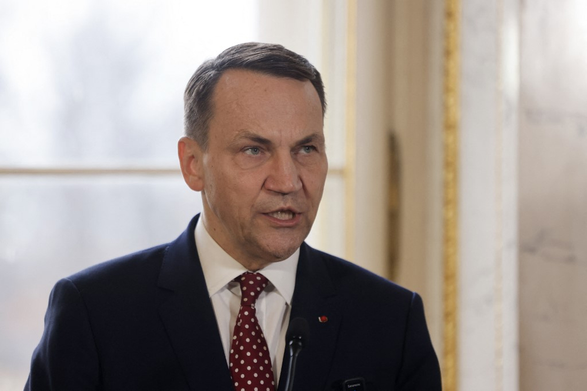 'A guerra de Putin está se aproximando de nossas fronteiras,' Sikorski diz como fábrica polonesa na Ucrânia atingida por drone