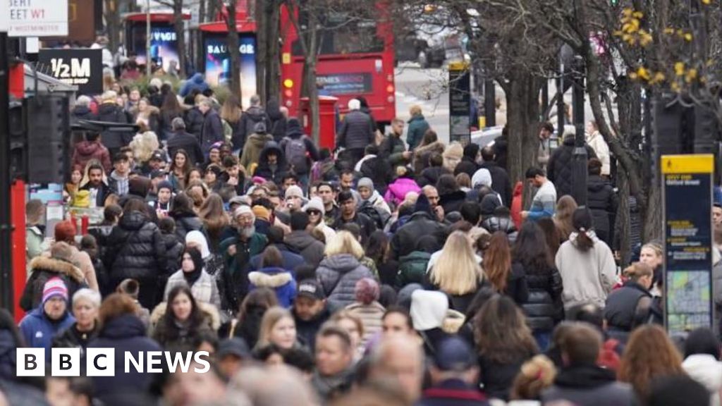 A migração alimenta o salto da população da Inglaterra e do País de Gales, os números sugerem